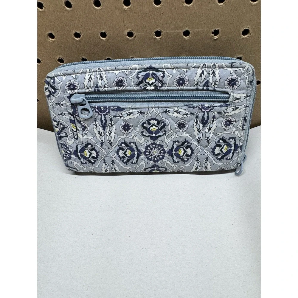 Vera Bradley RFID Turnlock‎ Wallet in Plaza Tile Floral